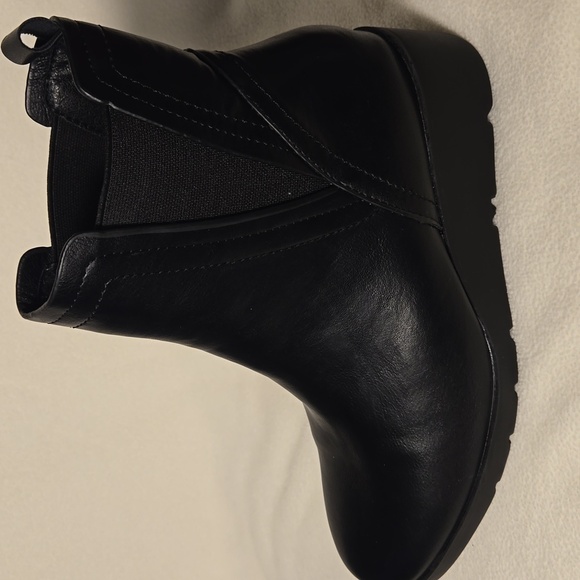 Taryn Rose Ladies Black Wedge Heel Bootie Size 8.5 - Picture 3 of 10